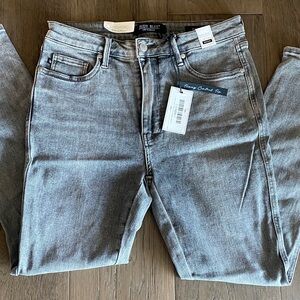 NWT Judy Blue The Elena Skinny Mid Rise Women’s Gray Jeans 11/30